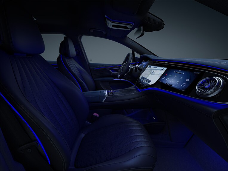 La iluminación activa de ambiente en el EQS SUV de Mercedes-Benz.