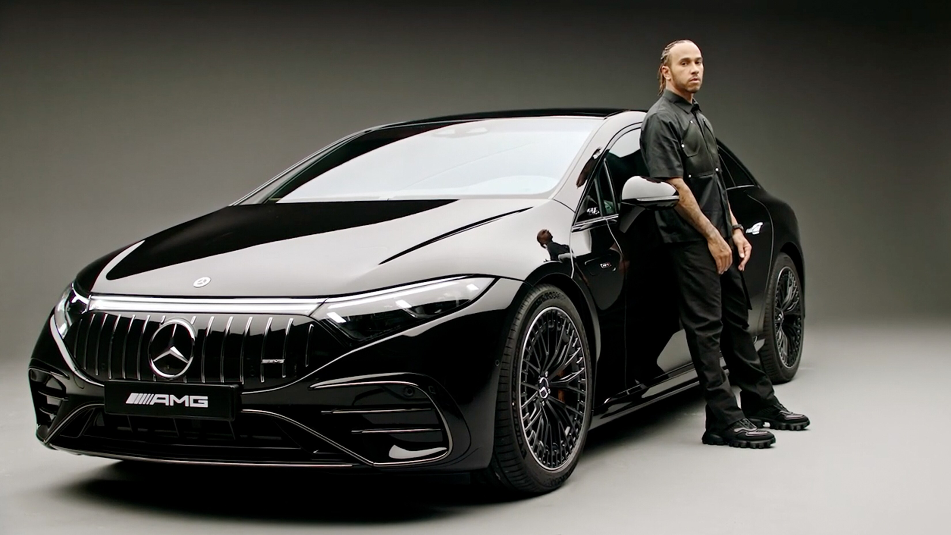 Este es el Mercedes-Benz que jamás deberías comprarte nuevo: Y es que con un año cuesta la mitad 4 Motor16 mercedes amg eq eqs v297 teaser intro videostill 3302x1858 10 2022 Motor16