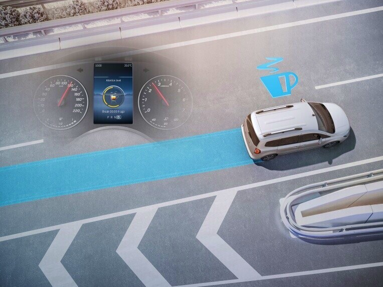 El sistema de asistencia a la conducción ATTENTION ASSIST del Mercedes-Benz EQT.