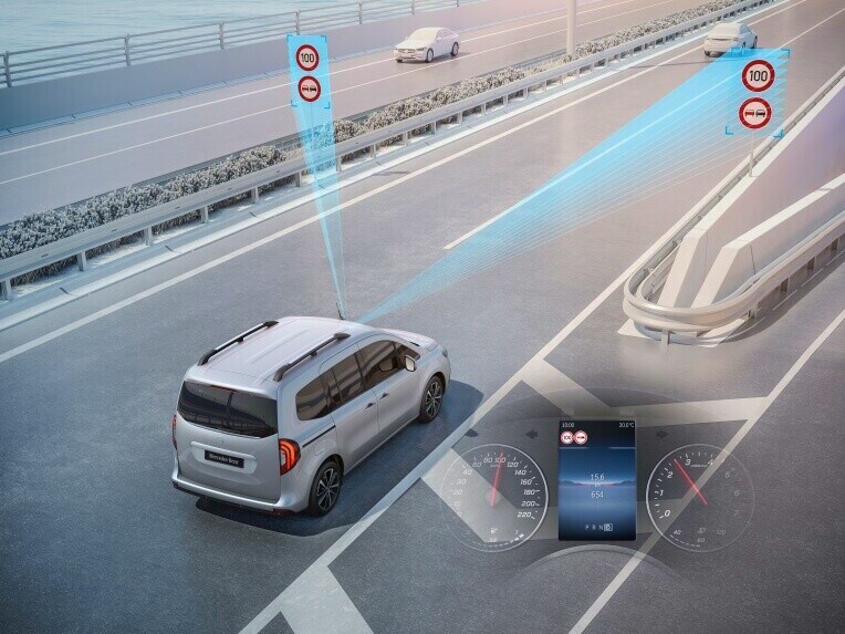 Asistente para señales de tráfico B del Mercedes-Benz EQT.