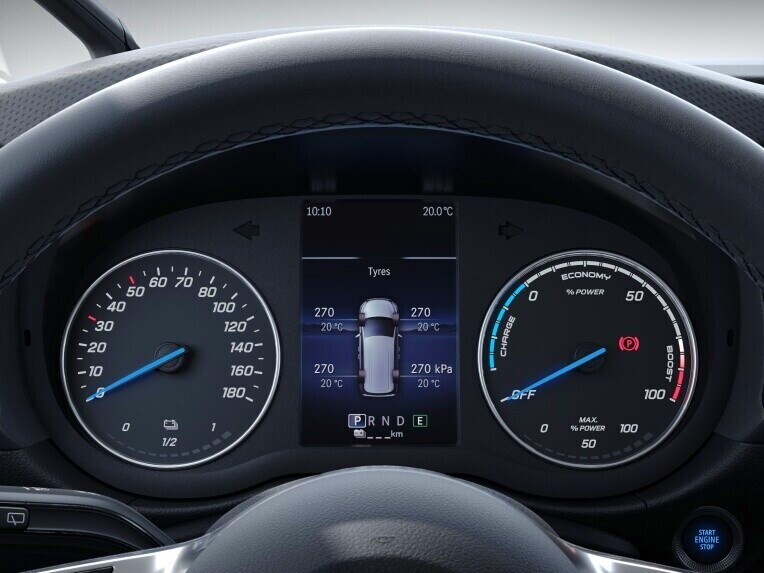 Sistema inalámbrico de control de la presión de los neumáticos en los ejes delantero y trasero del Mercedes-Benz EQT.