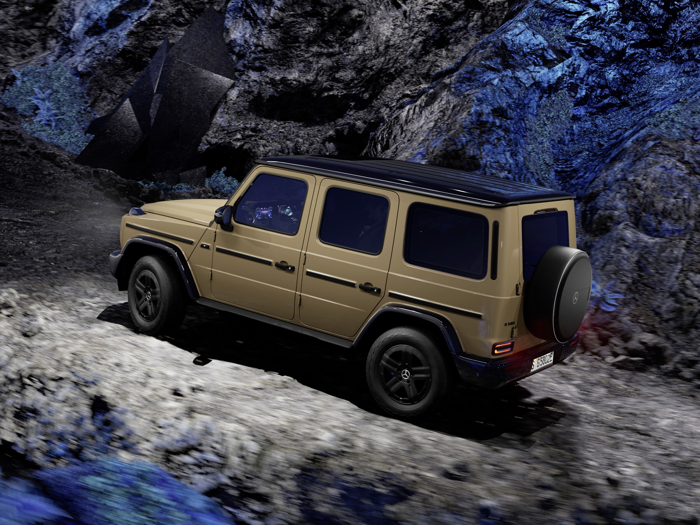 Visual del Clase G Eléctrico de Mercedes-Benz subiendo una pendiente rocosa