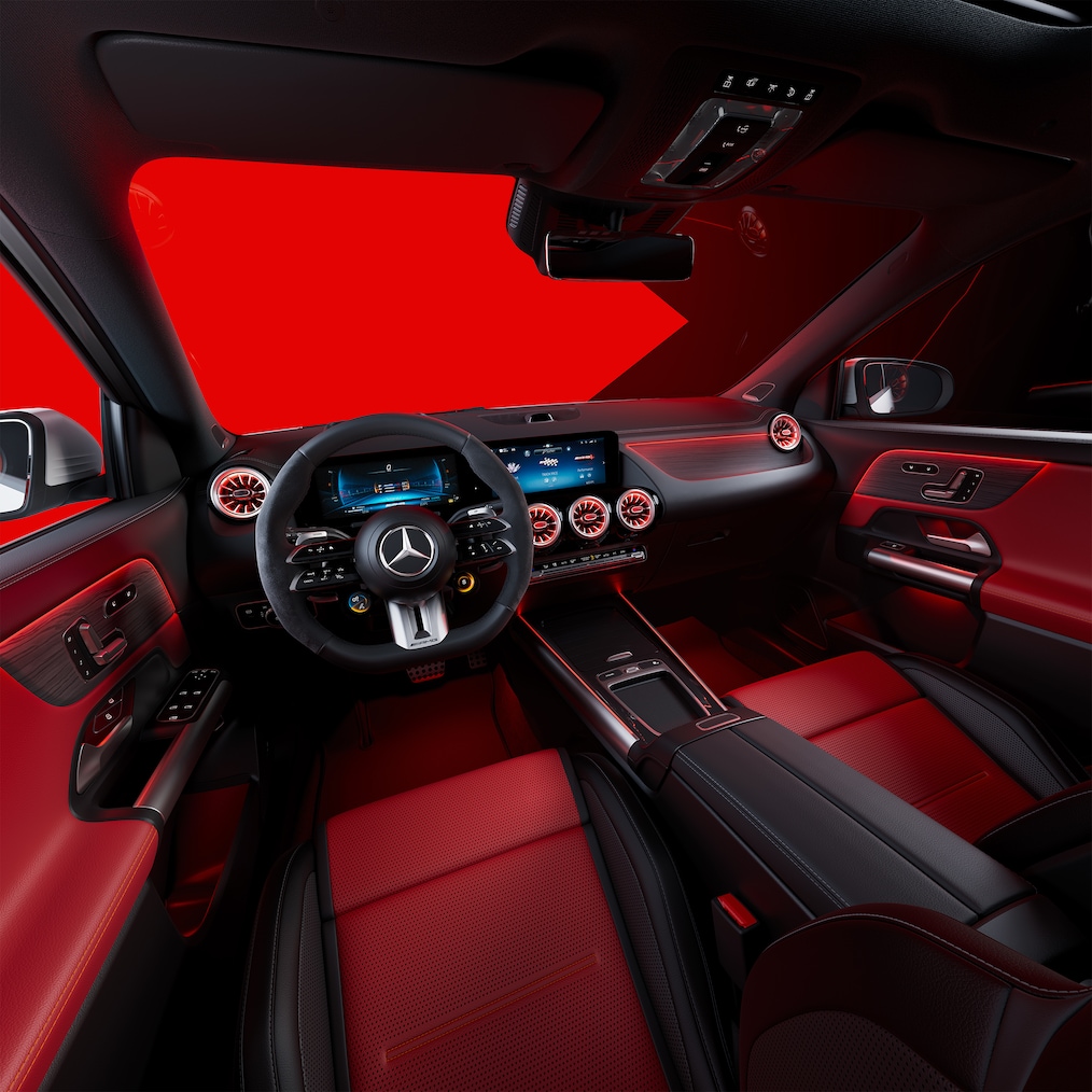 Interior del Mercedes-AMG GLA con asientos AMG Performance y volante AMG Performance.