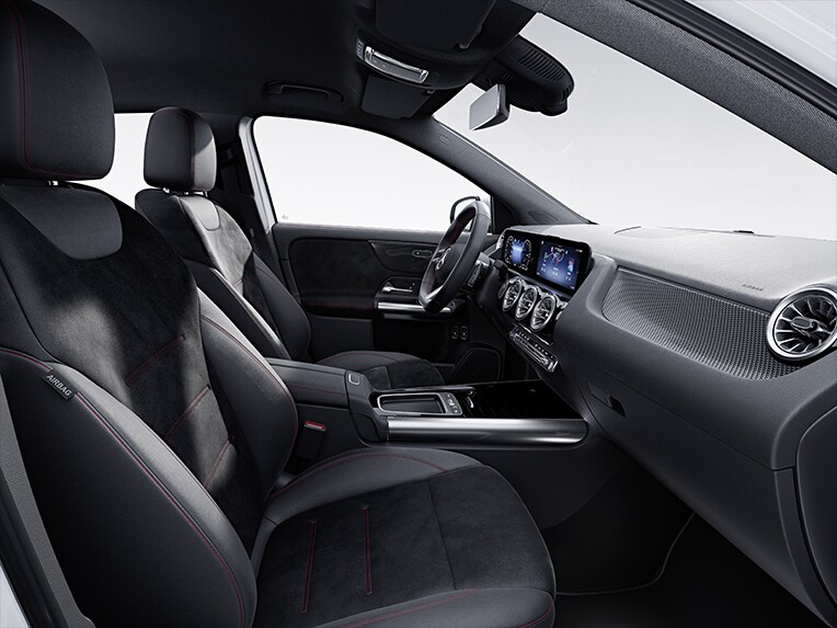 El interior del Mercedes-Benz GLA con AMG Line.