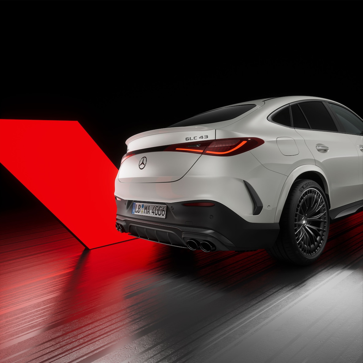 Mercedes-AMG GLC Coupé en vista trasera lateral derecha.