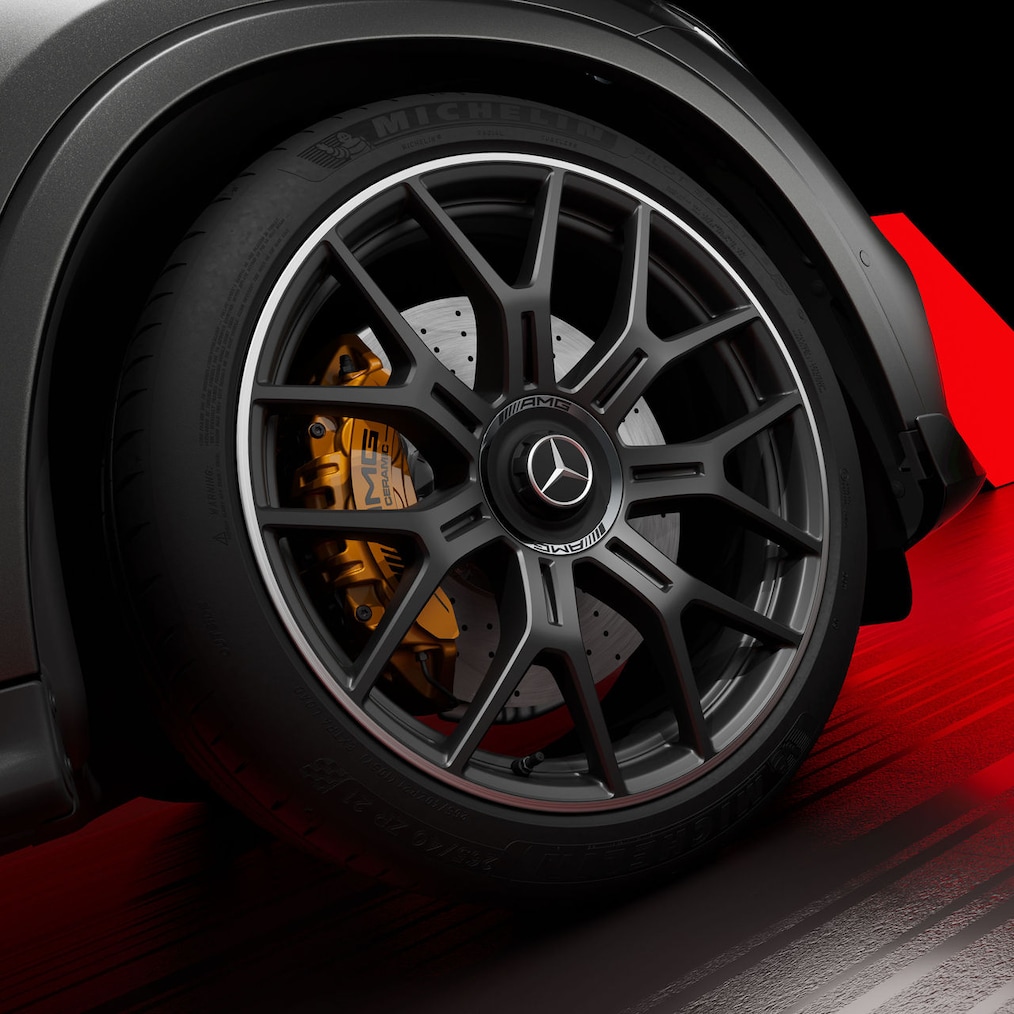 Vista lateral del Mercedes-AMG GLC 63 S E PERFORMANCE SUV.