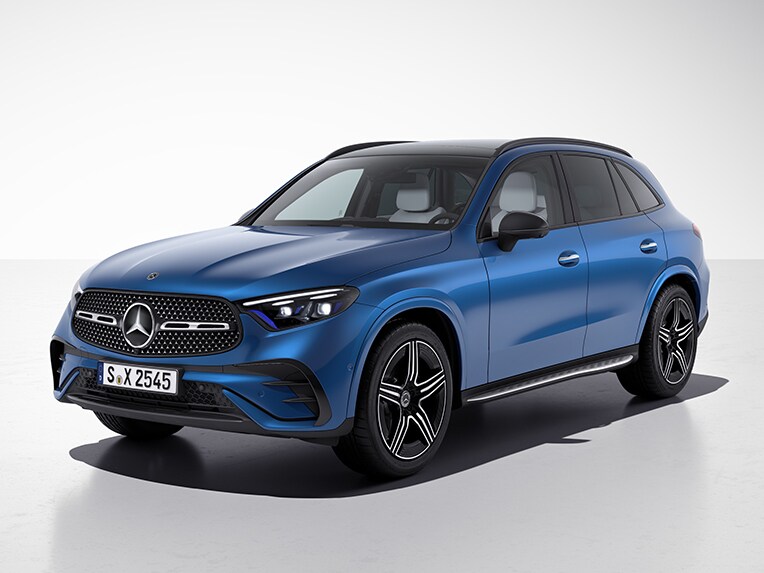 Escorzo frontal del GLC de Mercedes-Benz con paquete Night.