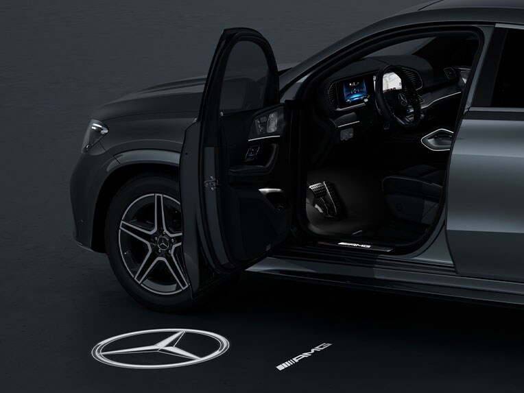 La iluminación del entorno con proyección animada del logotipo de AMG para el Mercedes-AMG GLE Coupé.