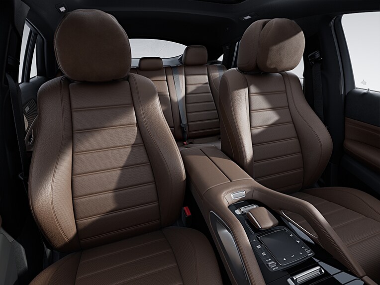 Los asientos multicontorno para conductor y acompañante del Mercedes-Benz GLE Coupé.