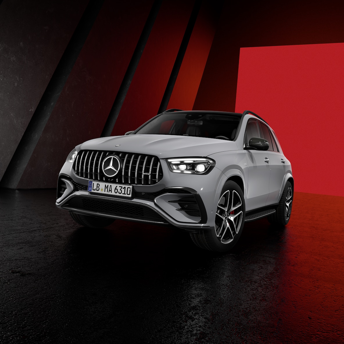 Escorzo frontal del GLE SUV de Mercedes-AMG (o de los tres AMG GLE SUV).