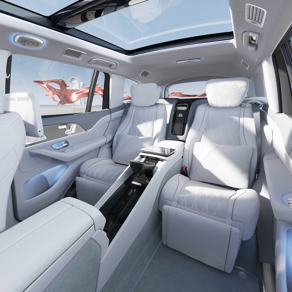 Vista frontal hacia las plazas traseras First Class del Mercedes-Maybach GLS 600.