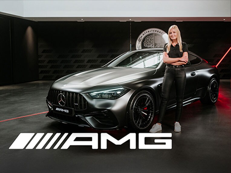 El vehículo se destaca en el AMG Private Lounge.