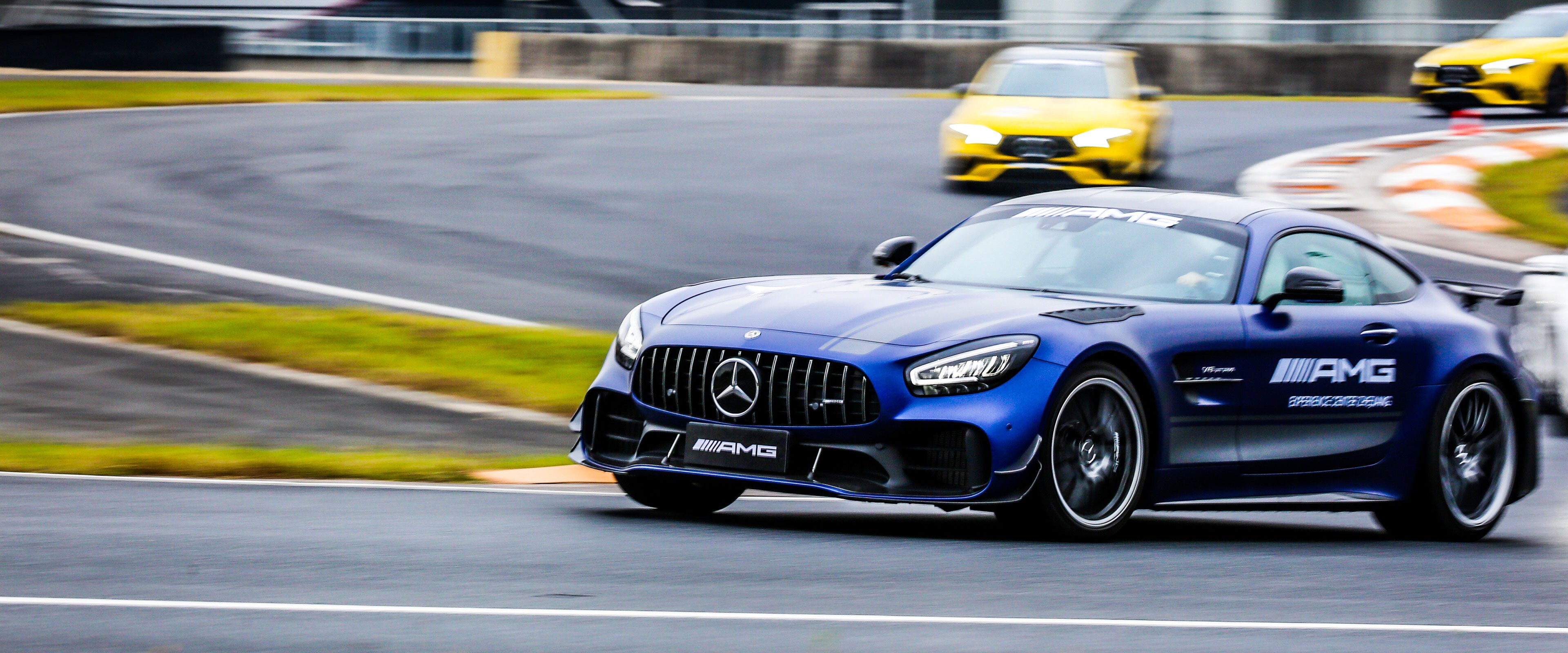 Varios vehículos Mercedes-AMG.