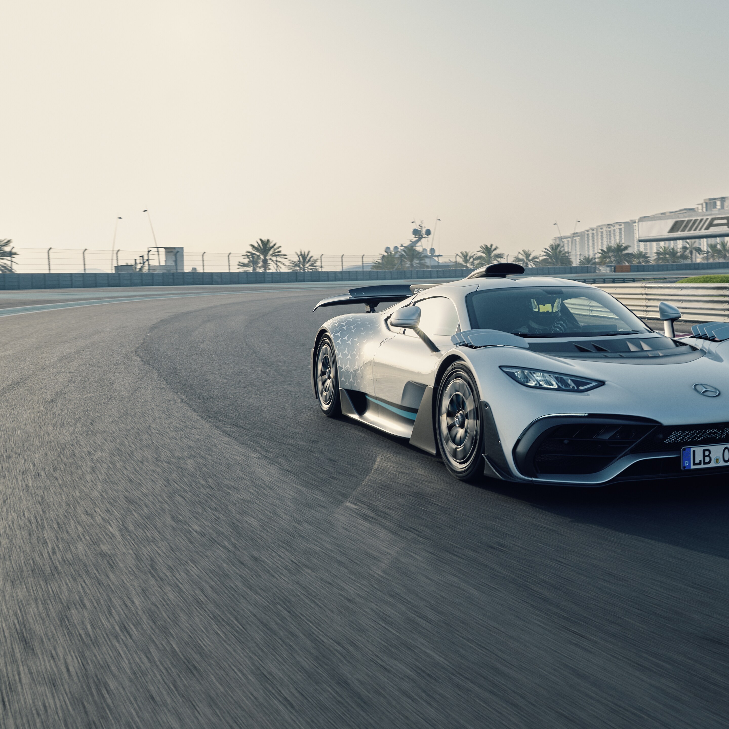 Escorzo frontal del Mercedes-Benz AMG Project ONE.