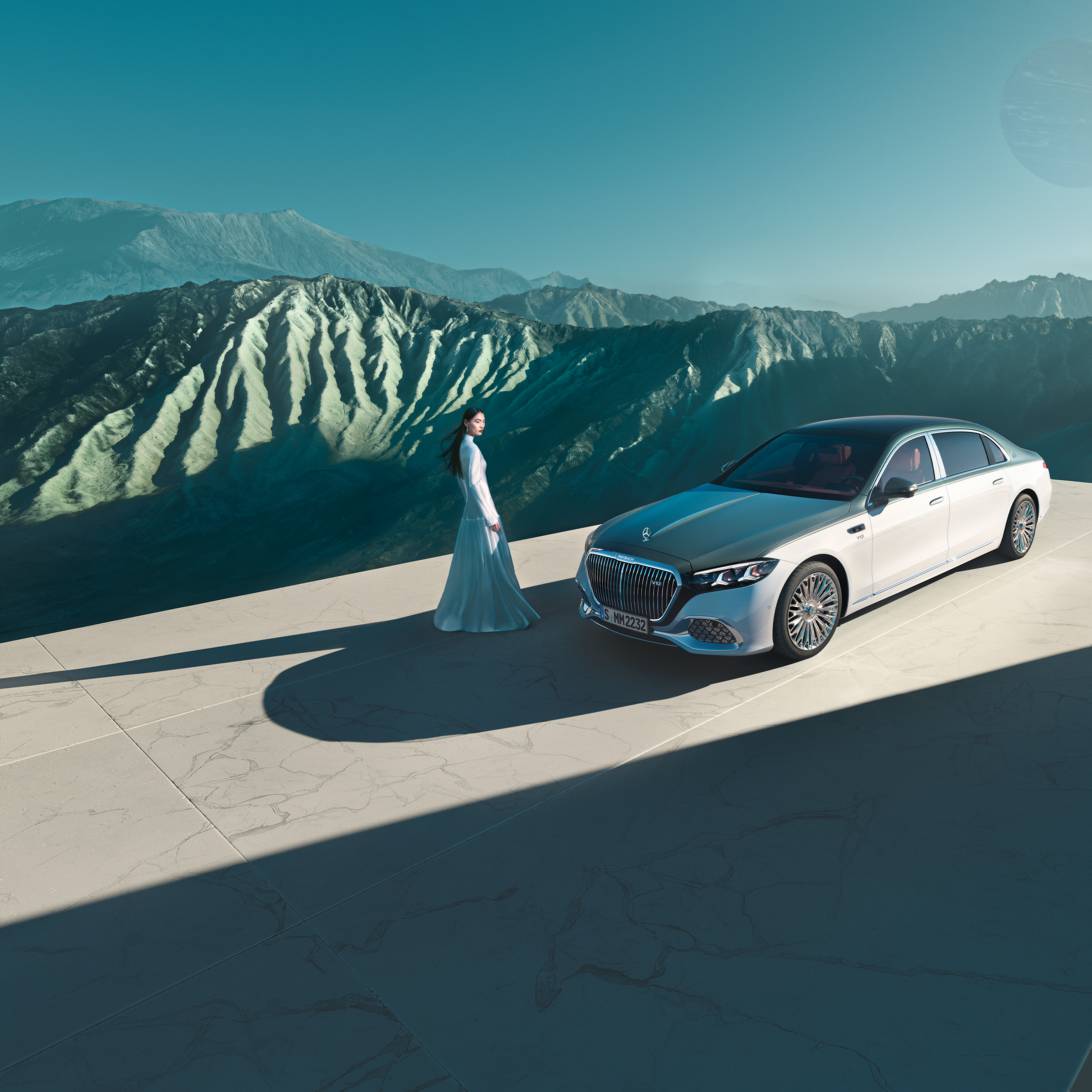 Marca | Mercedes-Maybach Diferentes vistas de un Mercedes-Maybach con pintura bicolor.