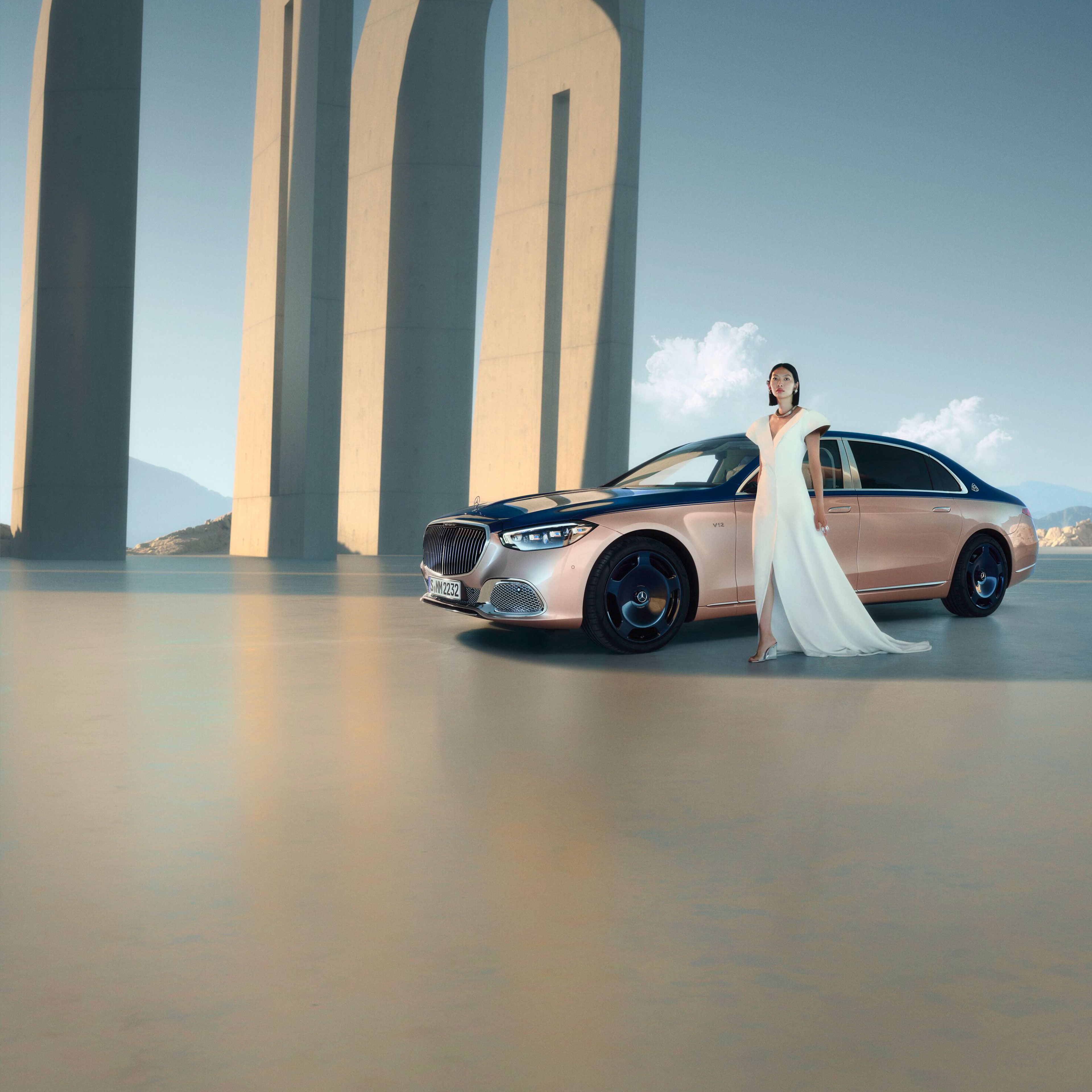 Marca | Mercedes-Maybach Diferentes vistas de un Mercedes-Maybach con pintura bicolor.