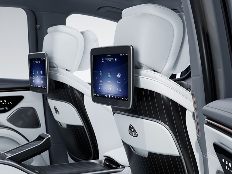 El revestimiento de los respaldos MANUFAKTUR en el habitáculo del vehículo de lujo Mercedes-Maybach EQS SUV.