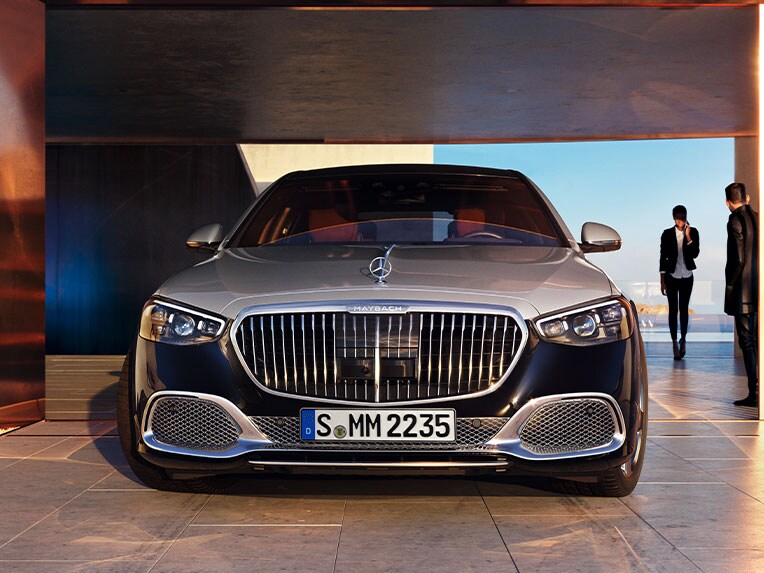 Vista frontal del Mercedes-Maybach Clase S.