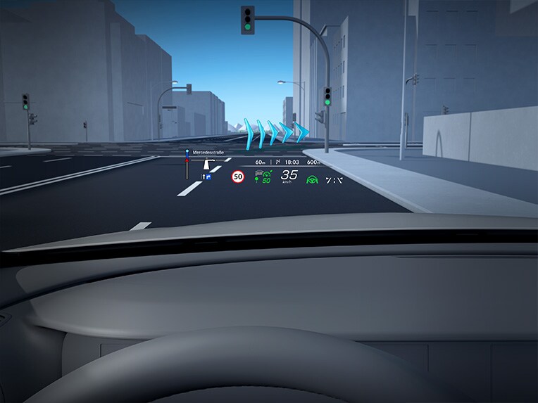 El head-up display de realidad aumentada MBUX en el Mercedes-Maybach Clase S.