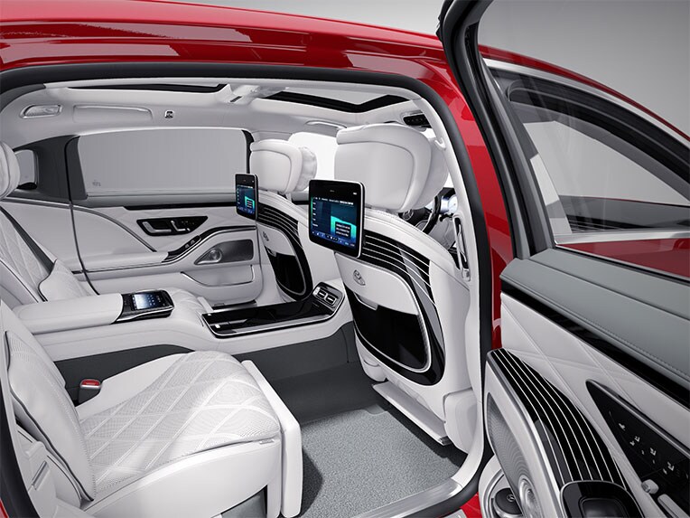 El interior del Mercedes-Maybach Clase S con paquete high end.