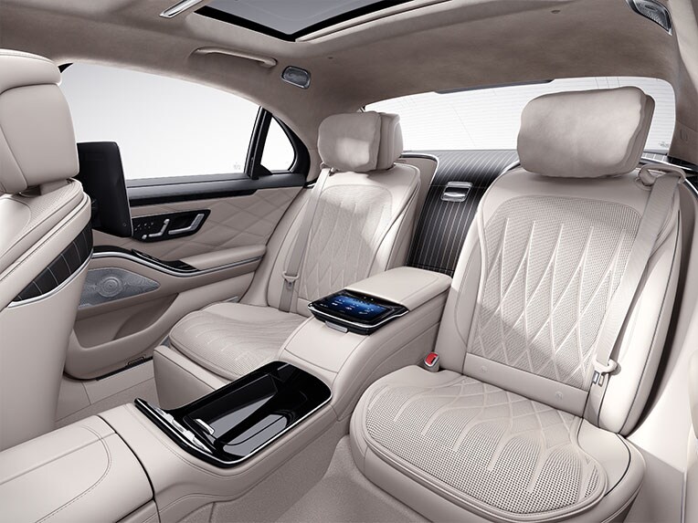 El interior del Mercedes-Benz Clase S Berlina, versión larga, con asiento Executive.