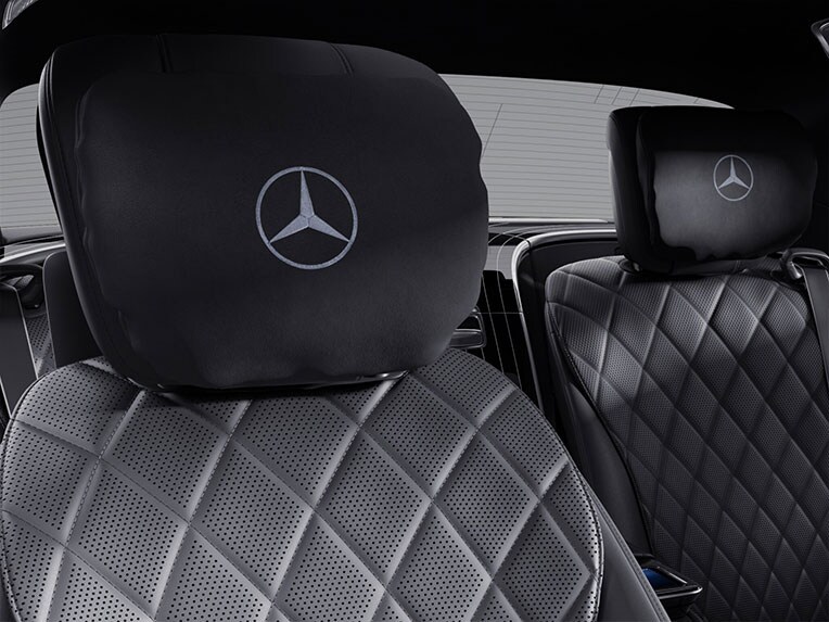 El paquete de emblemas MANUFAKTUR de color platino de la Clase S Berlina, versión larga, de Mercedes-Benz.