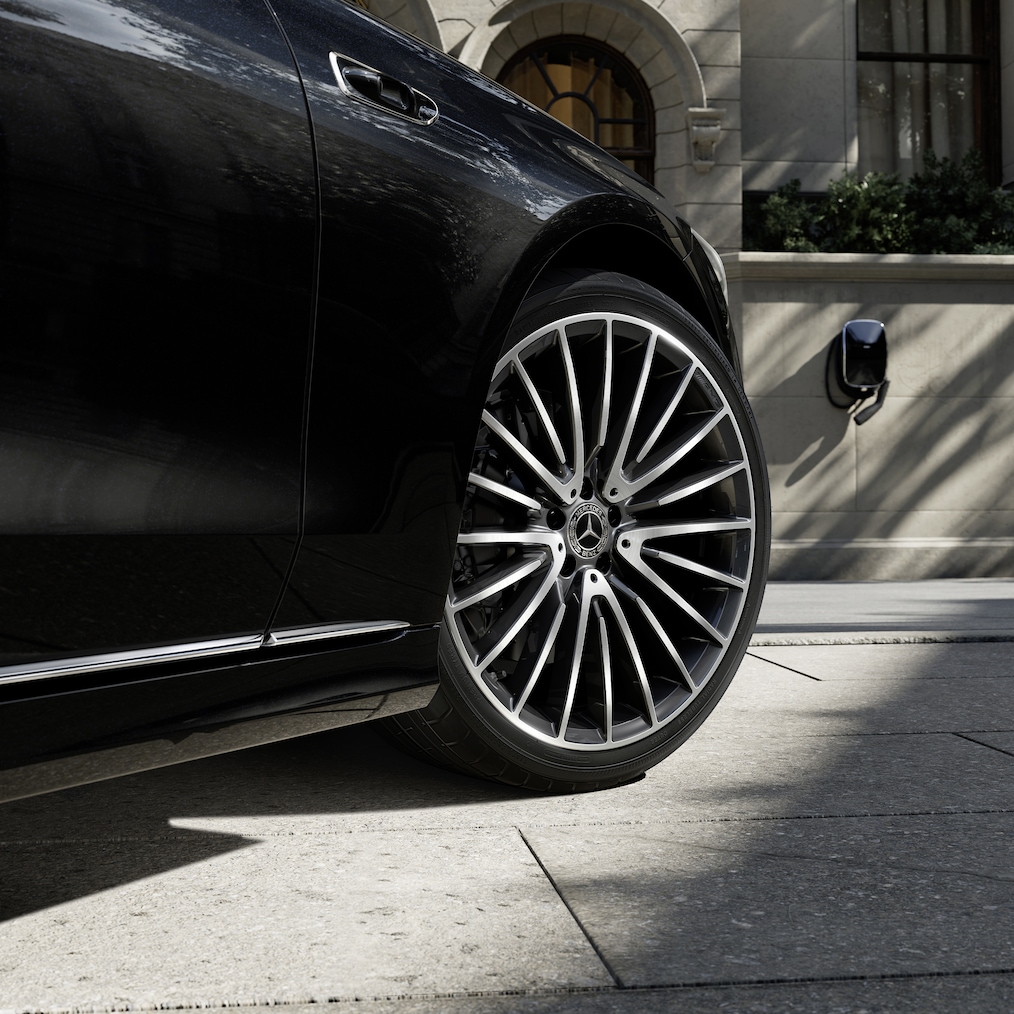 E-ACTIVE BODY CONTROL.