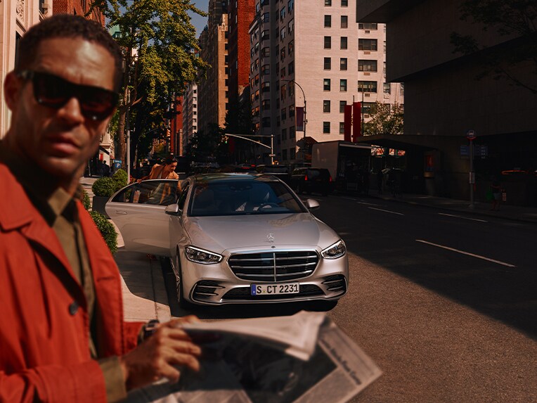 Vista frontal del Mercedes-Benz Clase S Berlina.