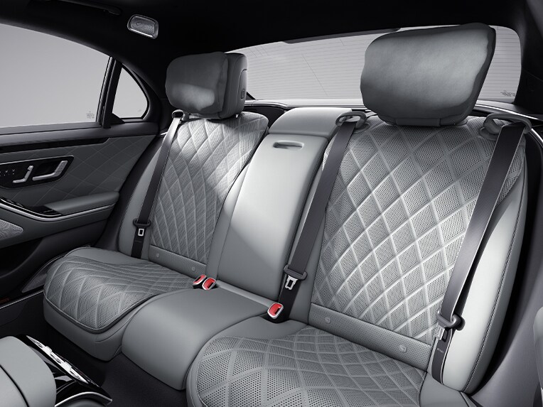 El interior del Mercedes-Benz Clase S Berlina con paquete exclusivo.