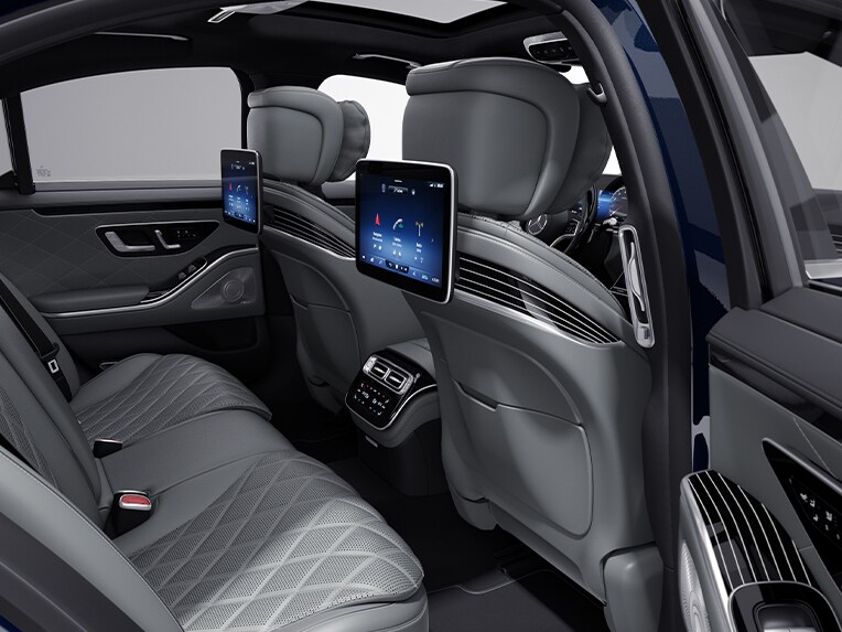 El interior Mercedes-Benz Clase S Berlina con paquete exclusivo de elementos de adorno.