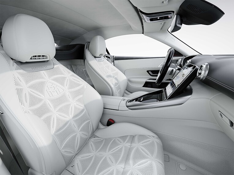 Los asientos delanteros multicontorno del Mercedes-Maybach SL 680.