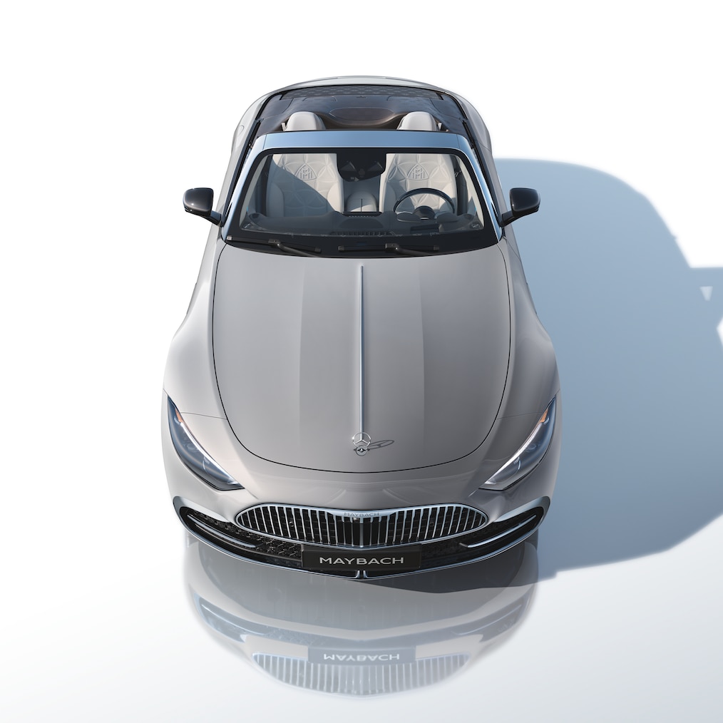 Vista superior frontal del Mercedes-Maybach SL 680 Monogram Series, abierto, con el concepto de diseño «White Ambience».