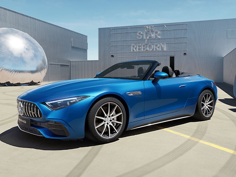 Escorzo frontal de un Mercedes-AMG SL Roadster.