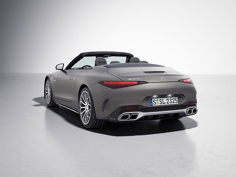 El Mercedes-AMG SL 63 S E PERFORMANCE con el paquete aerodinámico AMG.