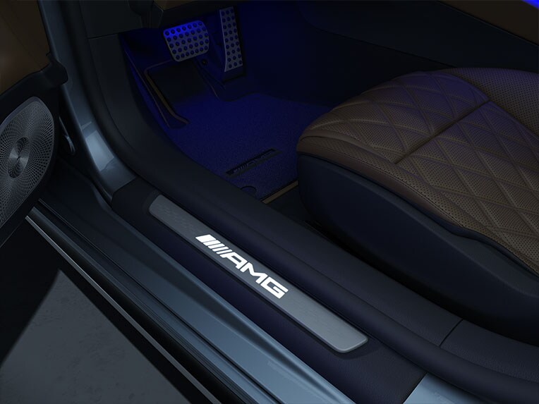 Los listones de umbral AMG del Mercedes-AMG SL 63 S E PERFORMANCE.