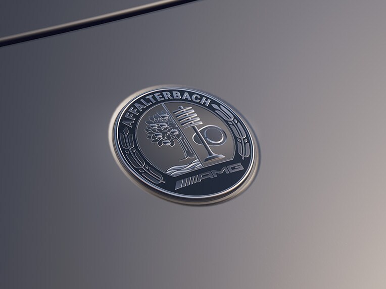 El emblema de Mercedes-AMG.