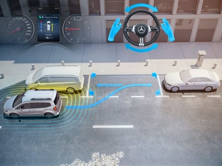 Aparcar con la ayuda activa para aparcar en el Mercedes-Benz Clase T.