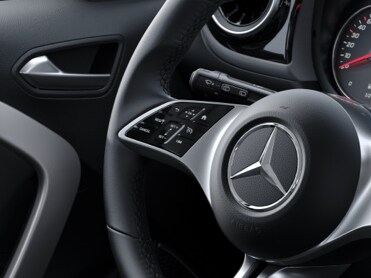 Control de crucero en el volante del Mercedes-Benz Clase T.