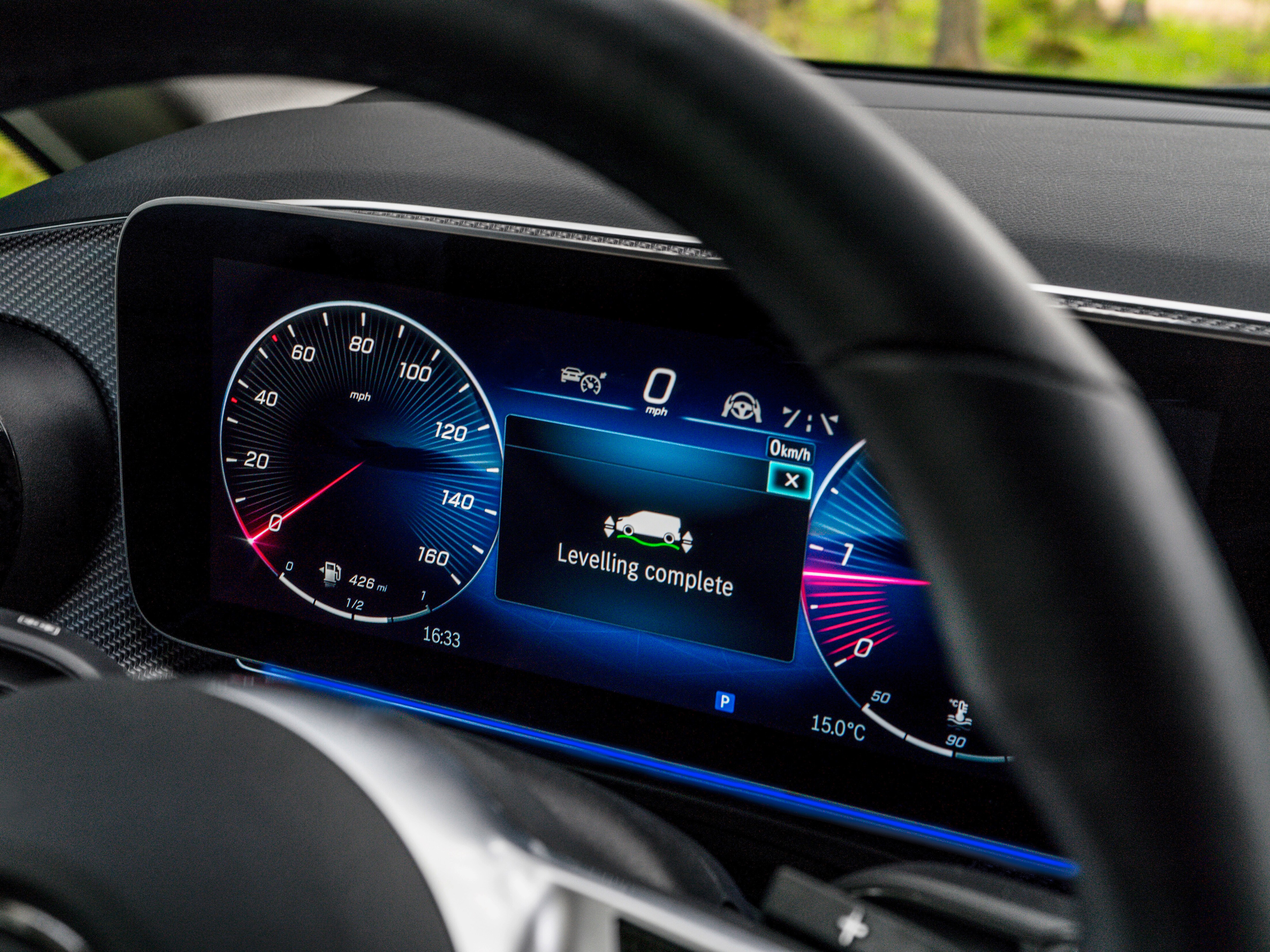 Control de nivel AIRMATIC plus Camper en el puesto de conducción widescreen de la Clase V Marco Polo