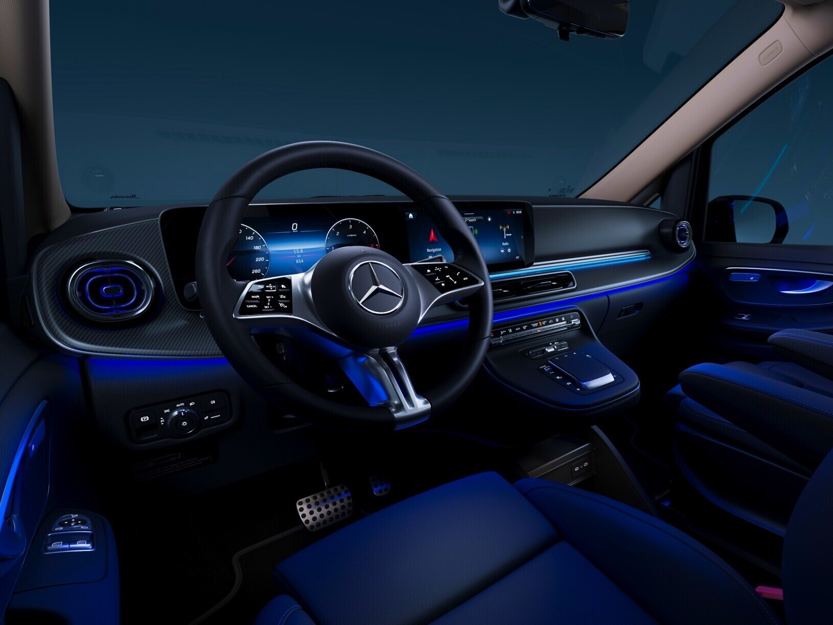 Iluminación de ambiente con 64 colores en la Mercedes-Benz Clase V Marco Polo.