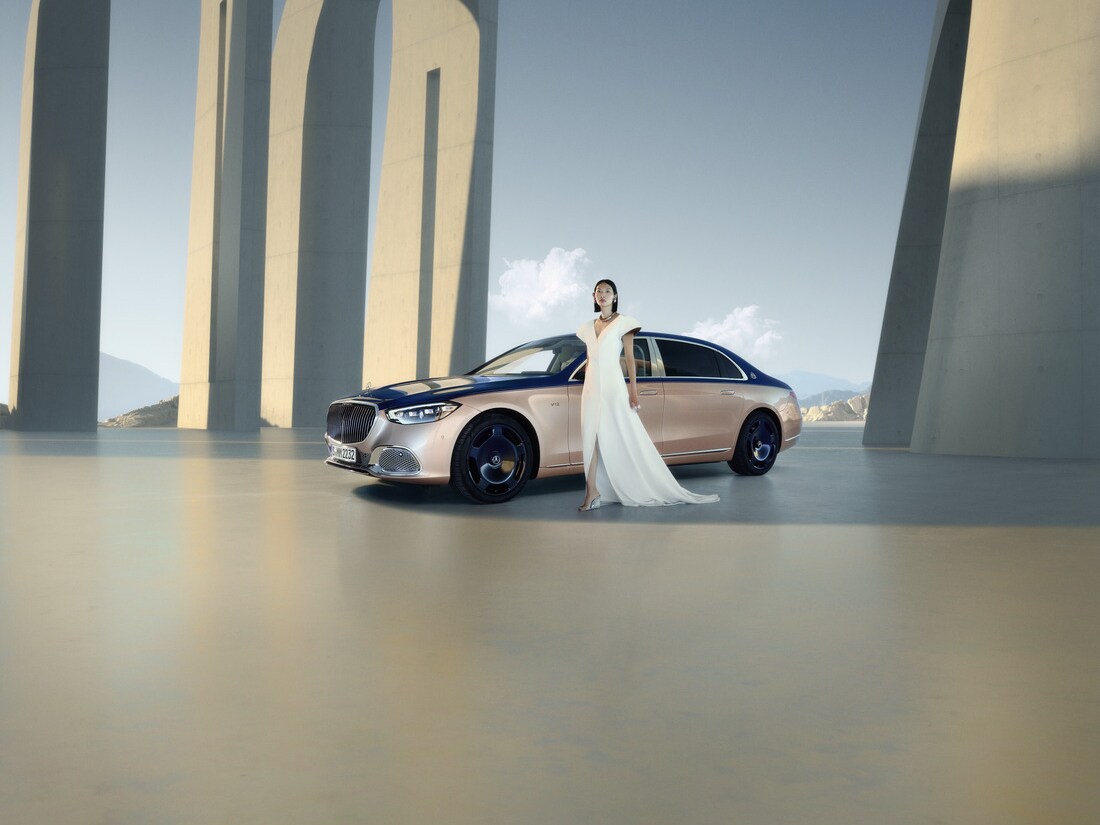 Clase S Mercedes-Maybach Haute Voiture en color rosado brillante.