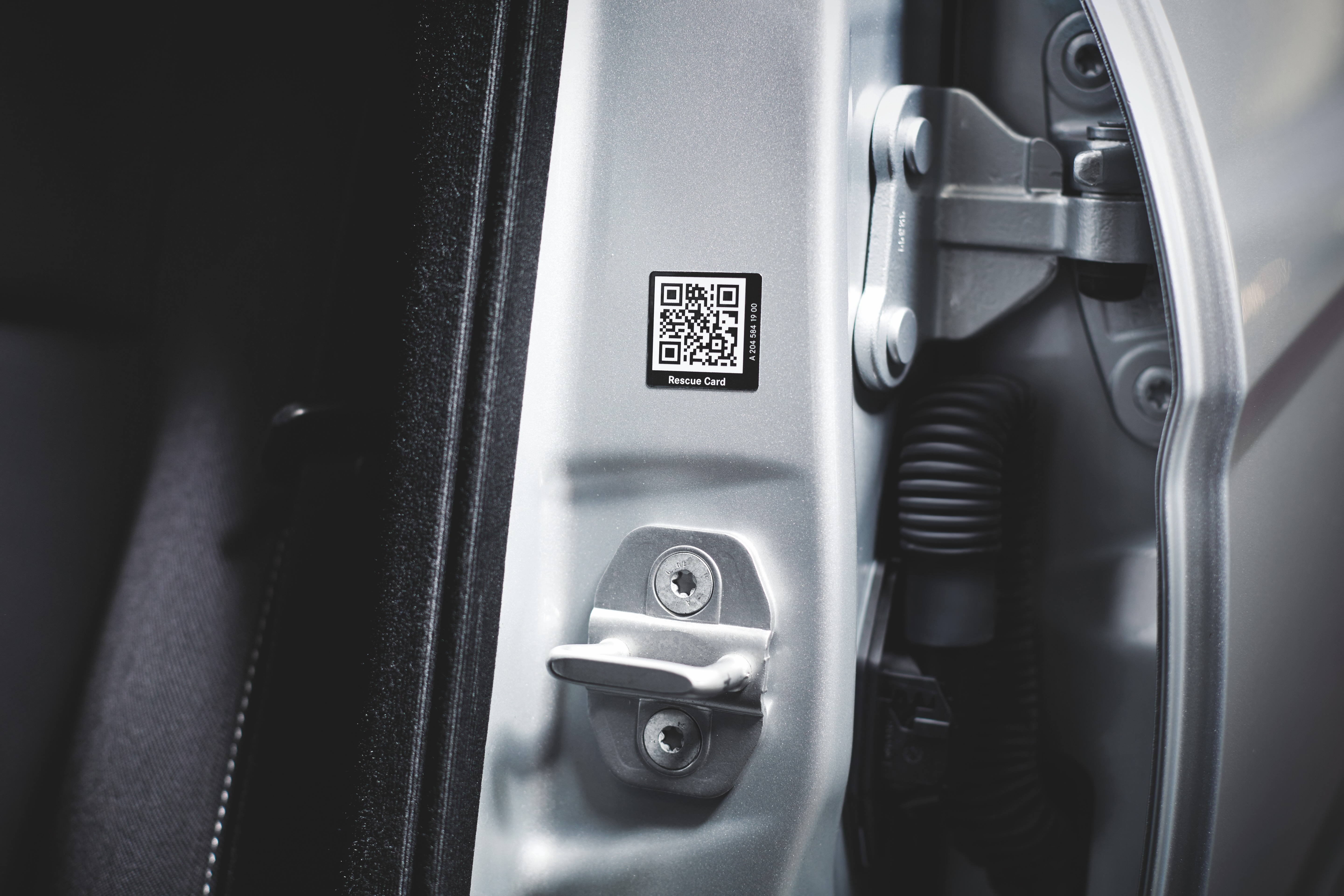 Pegatinas de rescate | Mercedes-Benz Autoadhesivo de rescate en el vehículo Mercedes-Benz.