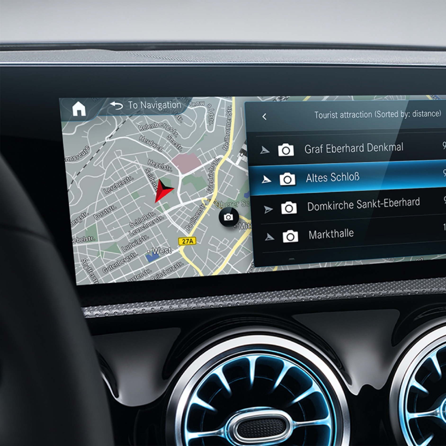 Búsqueda local | Paquete Excellence | Mercedes-Benz La pantalla del sistema multimedia MBUX muestra al conductor la mejor ruta gracias a los extras digitales del apartado Navegación.