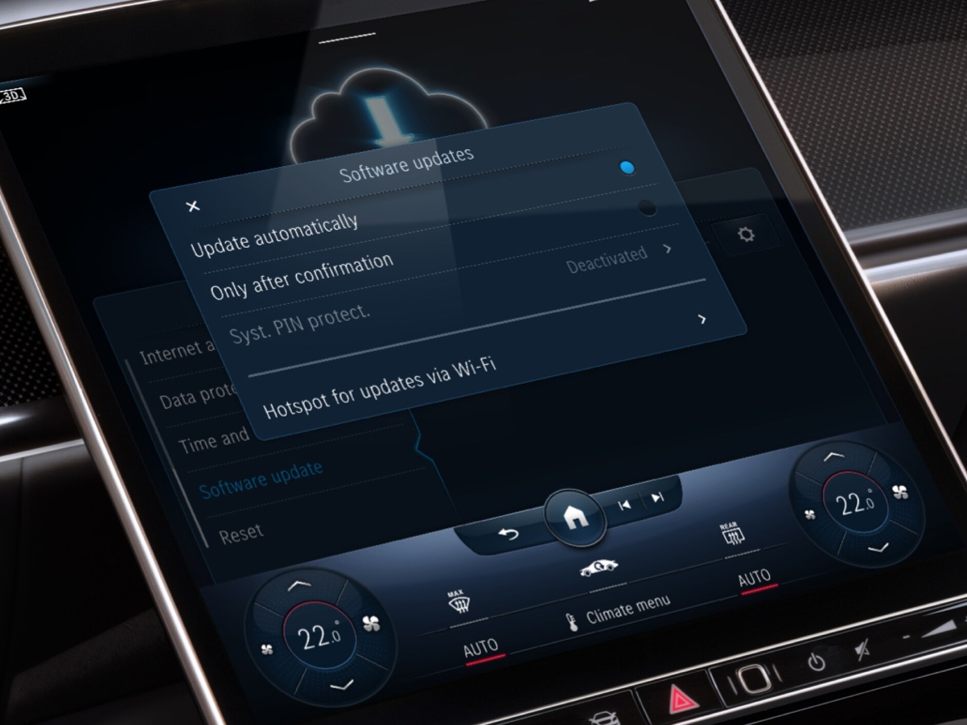 En la pantalla del sistema multimedia MBUX se actualizan los mapas de navegación con el extra digital Actualización de mapas online.