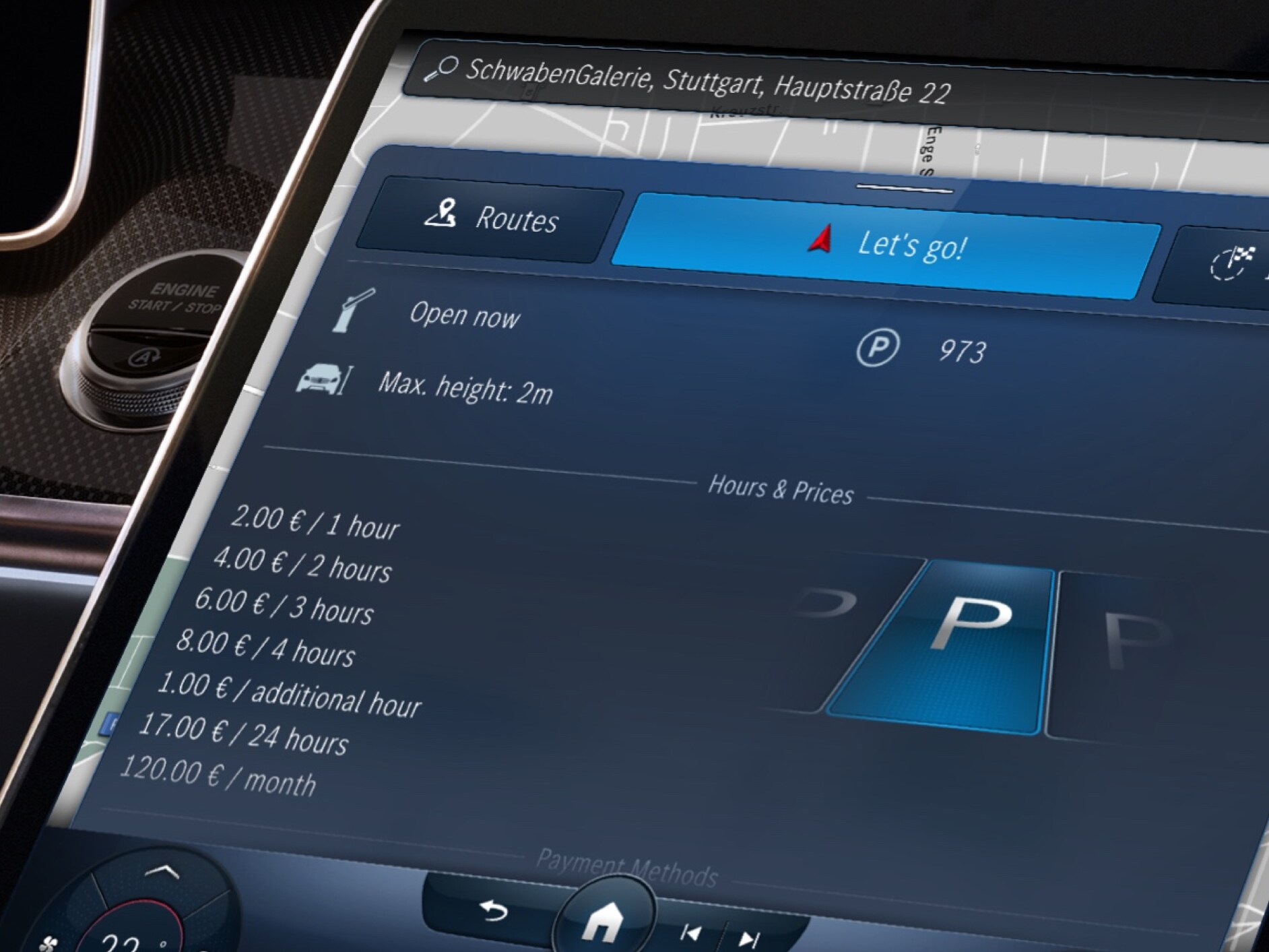 En el visualizador del sistema multimedia MBUX se muestran aparcamientos disponibles y su precio gracias al extra digital Servicio de aparcamiento para Navegación.