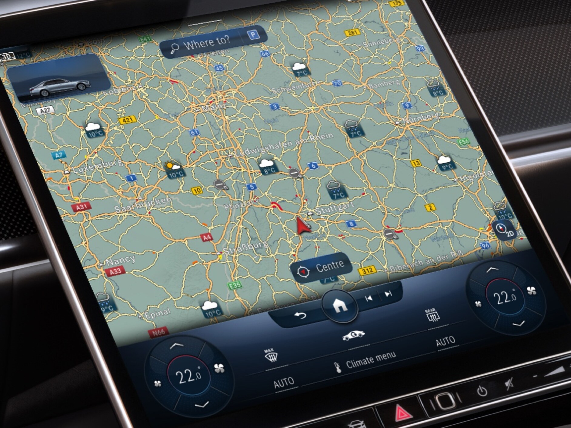 El visualizador del sistema multimedia MBUX muestra el tiempo previsto en la zona en la que se encuentra el destino con el extra digital Mapa meteorológico.