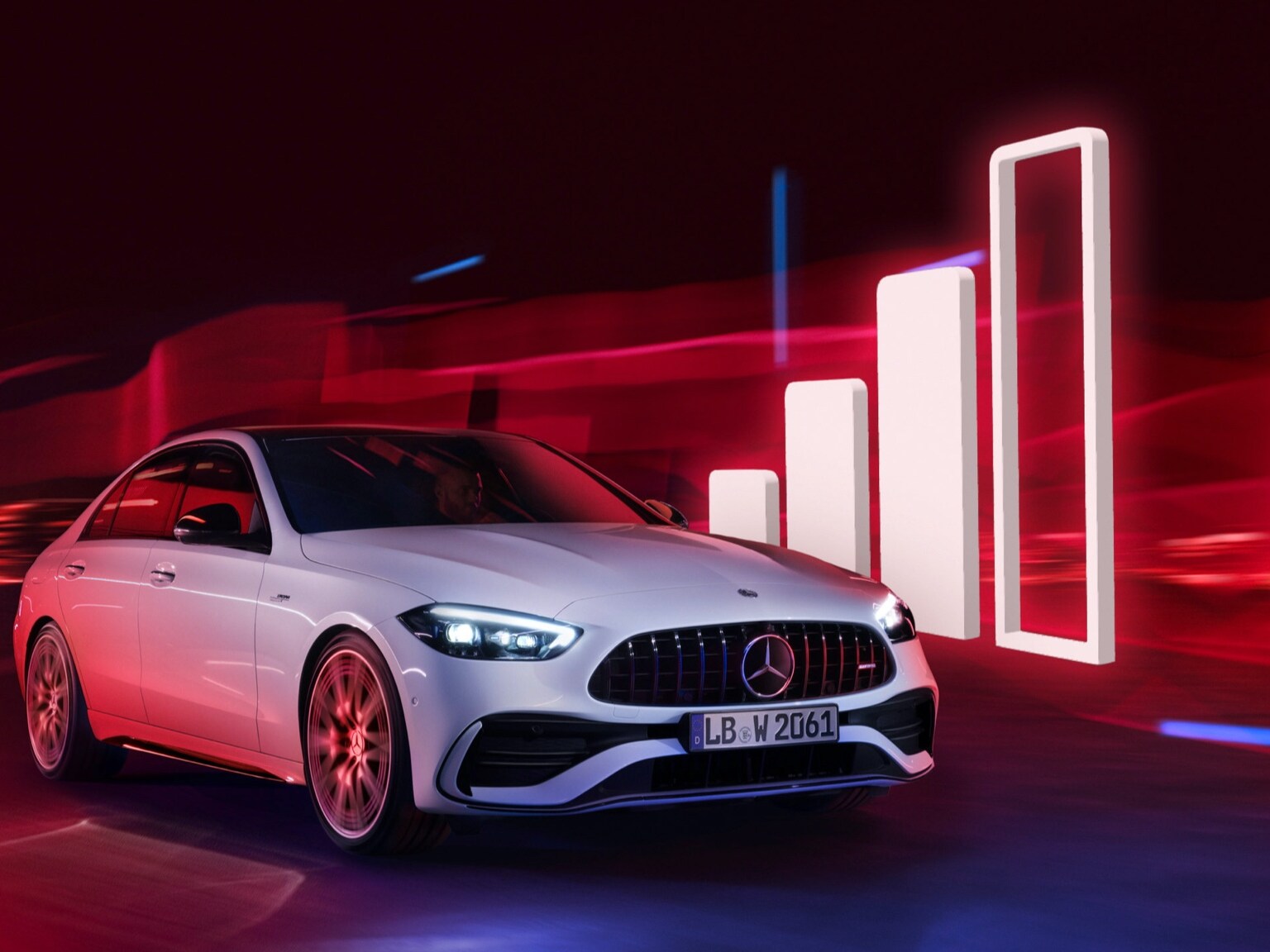 Un Mercedes-Benz circula con la imagen de una barra de recepción de señal.