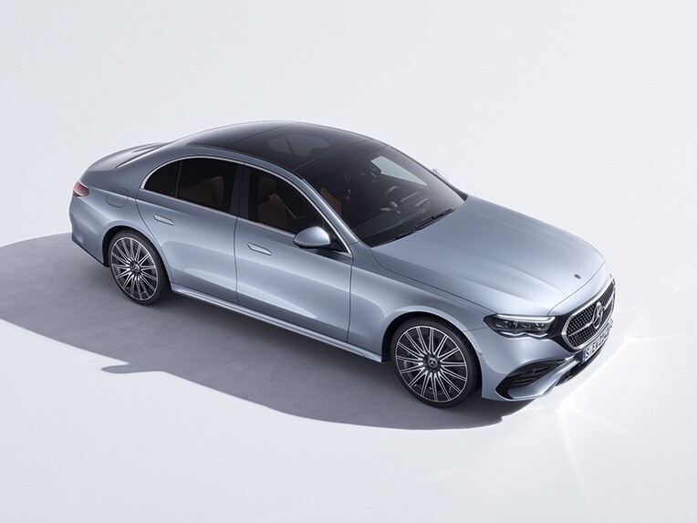 El puesto de conducción del nuevo Clase E Berlina de Mercedes-Benz.