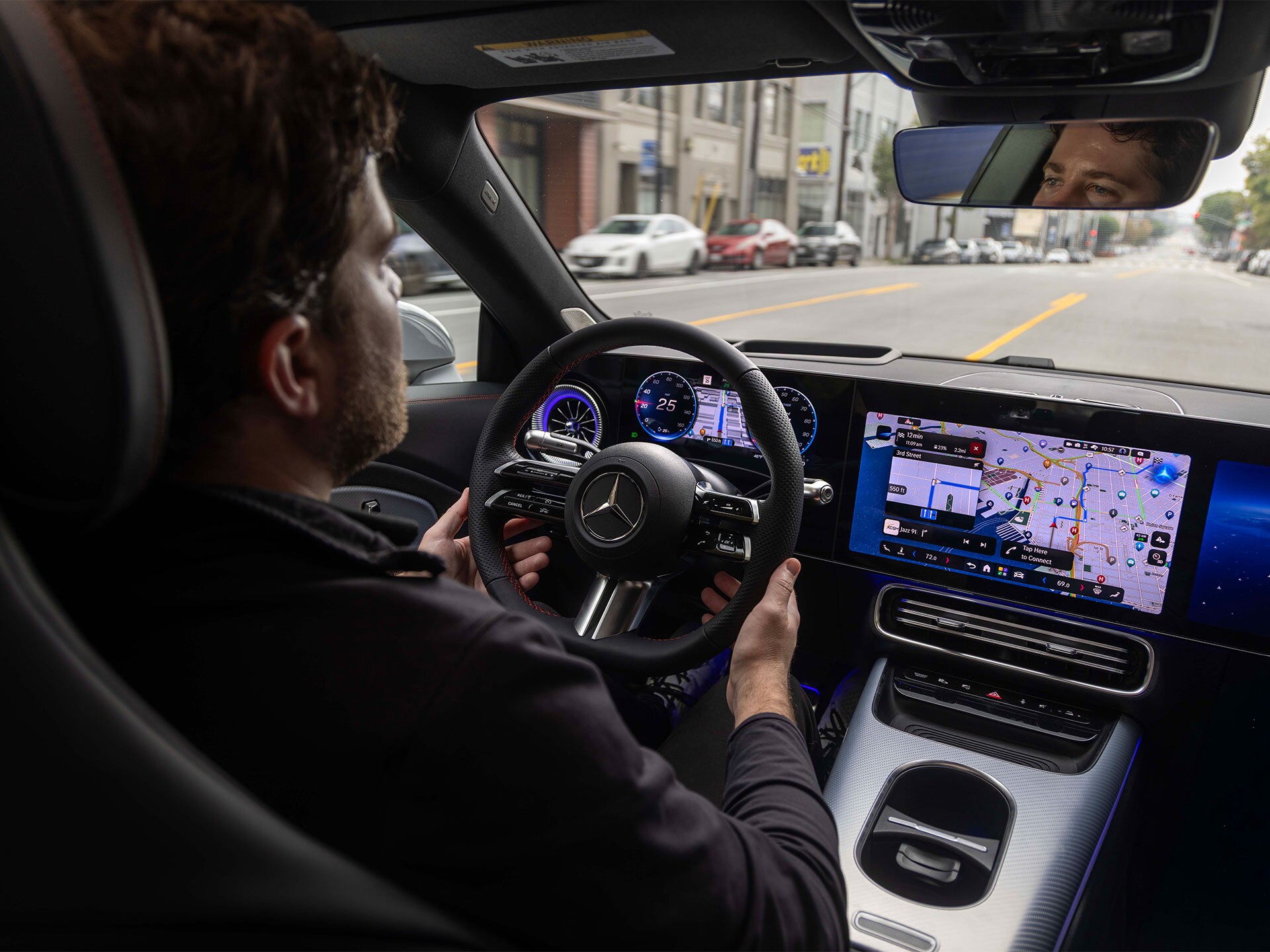 Puesto de conducción de un Mercedes-Benz.