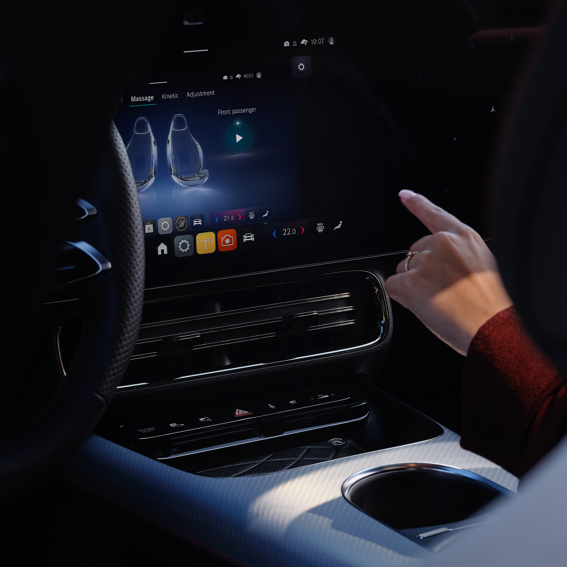 Personalización | Sistema multimedia MBUX | Mercedes-Benz El sistema multimedia MBUX, mostrando las opciones de personalización dentro de un coche Mercedes-Benz.